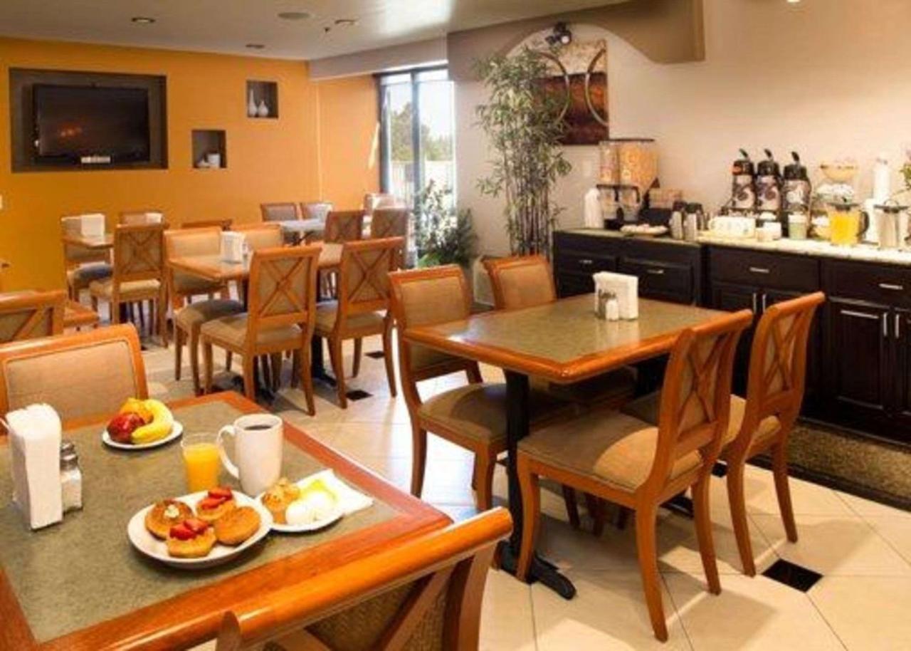 Quality Santa Clara Convention Center 3*